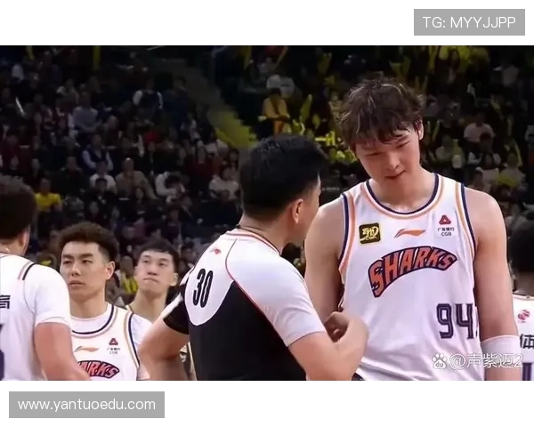 CBA北京主场对阵上海，争夺季后赛席位的关键战役